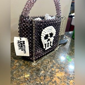 BOUFFANTS & BROKEN HEARTS HALLOWEEN SKULL BEADED CROSSBODY PURSE